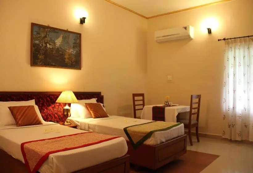 Hotelli Issacs The Resort