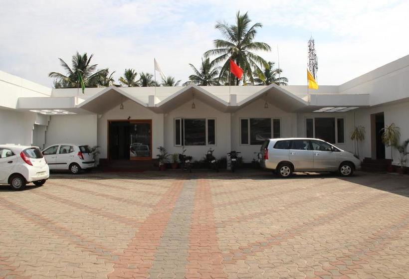 호텔 Issacs The Resort