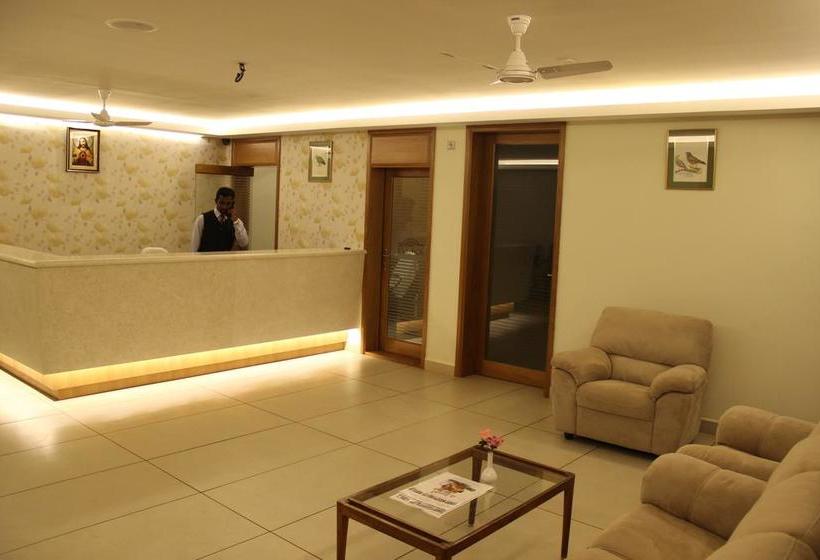 호텔 Issacs The Resort