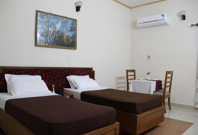 호텔 Issacs The Resort