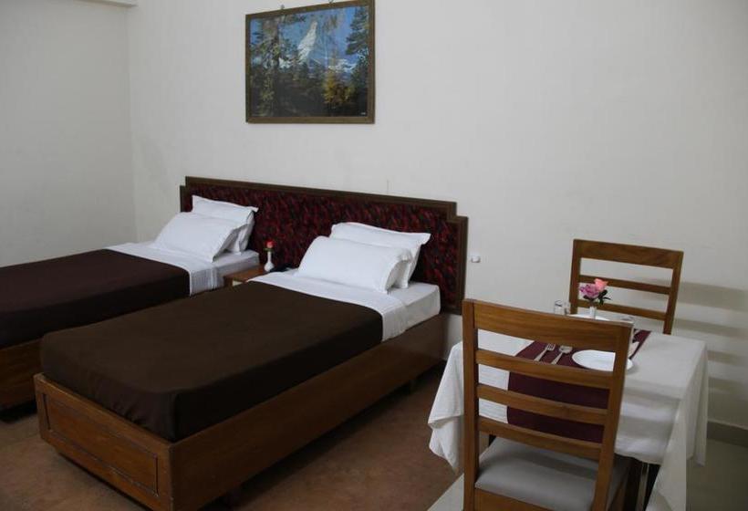 호텔 Issacs The Resort