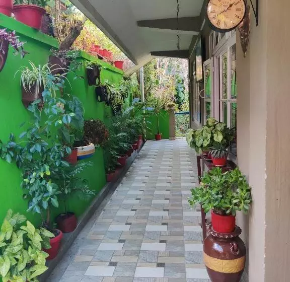 ホテル The Shire Kalimpong