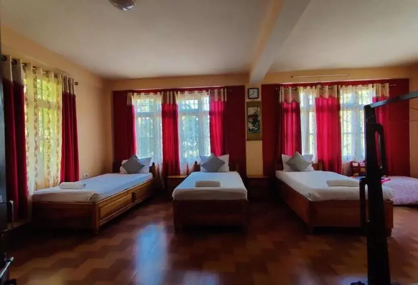 ホテル The Shire Kalimpong