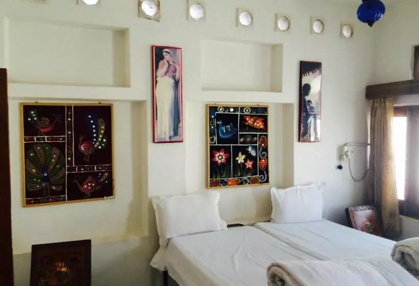 Hotelli White House A Family Homestay