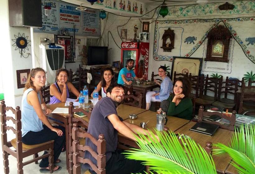 فندق White House A Family Homestay