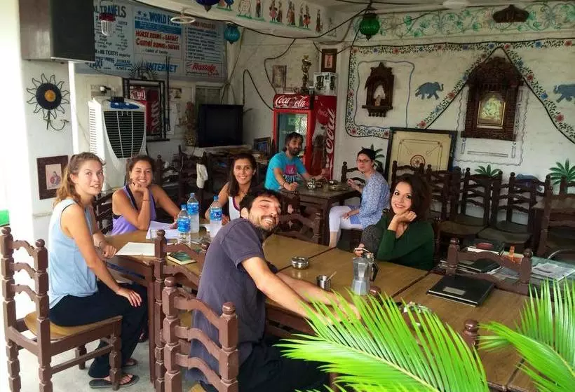 Hotelli White House A Family Homestay