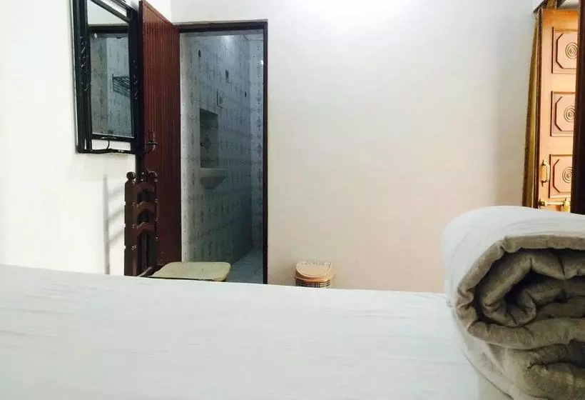 Hotelli White House A Family Homestay