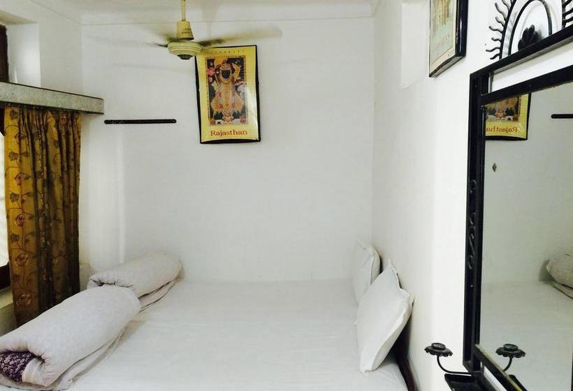 فندق White House A Family Homestay