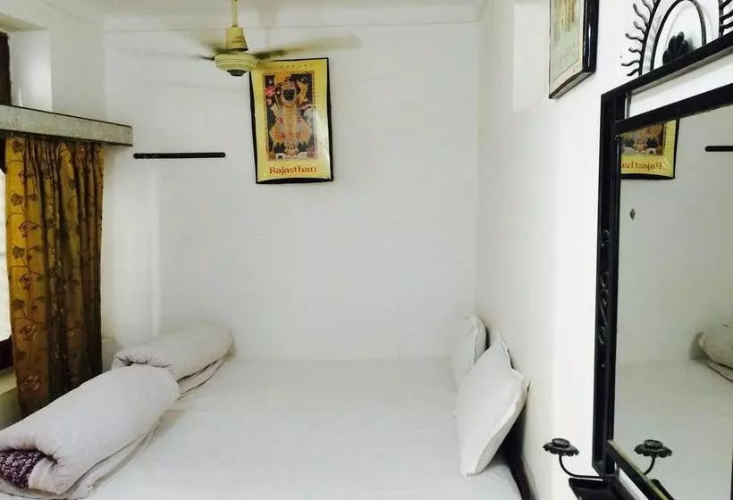 Hotelli White House A Family Homestay