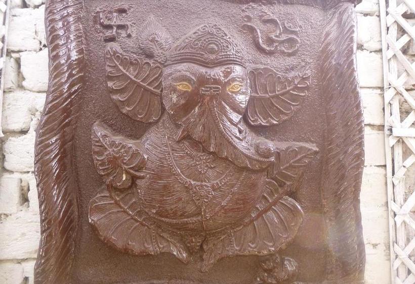 فندق White House A Family Homestay