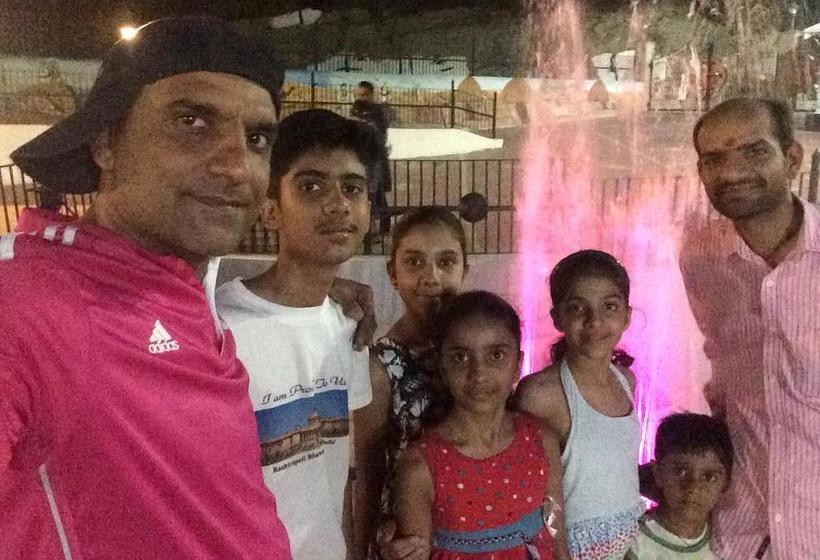 فندق White House A Family Homestay