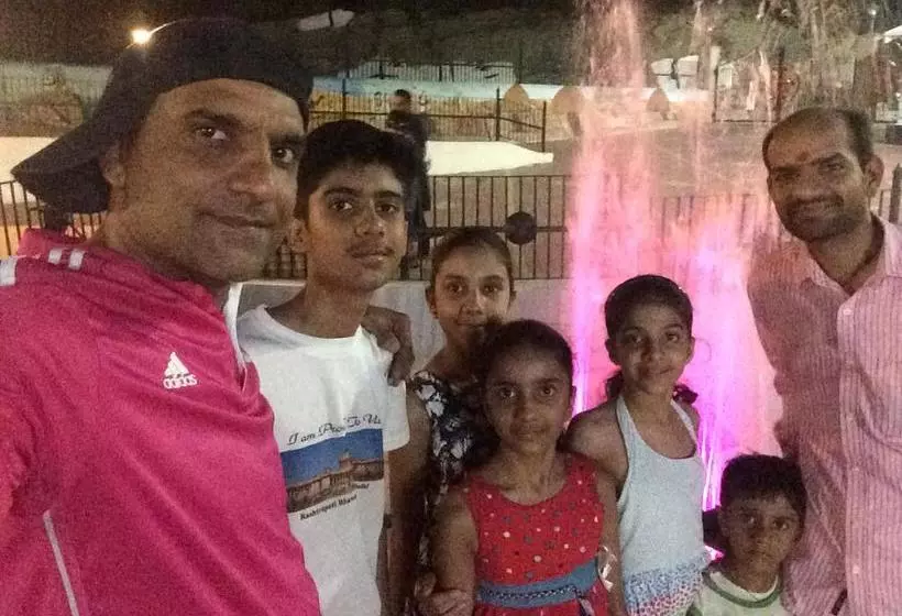 Hotelli White House A Family Homestay