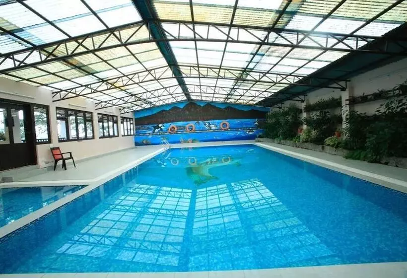 استراحتگاه Martam Retreat