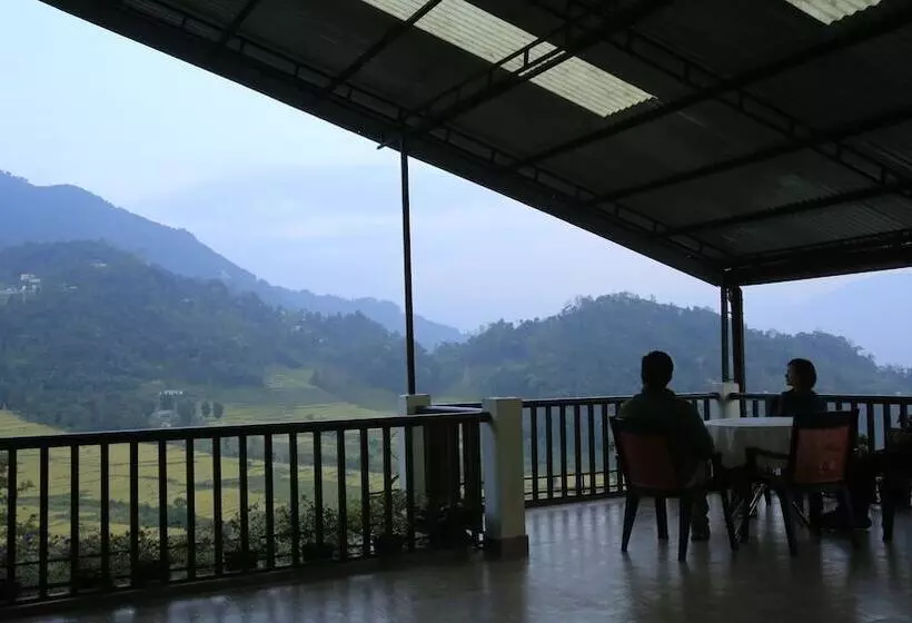 استراحتگاه Martam Retreat