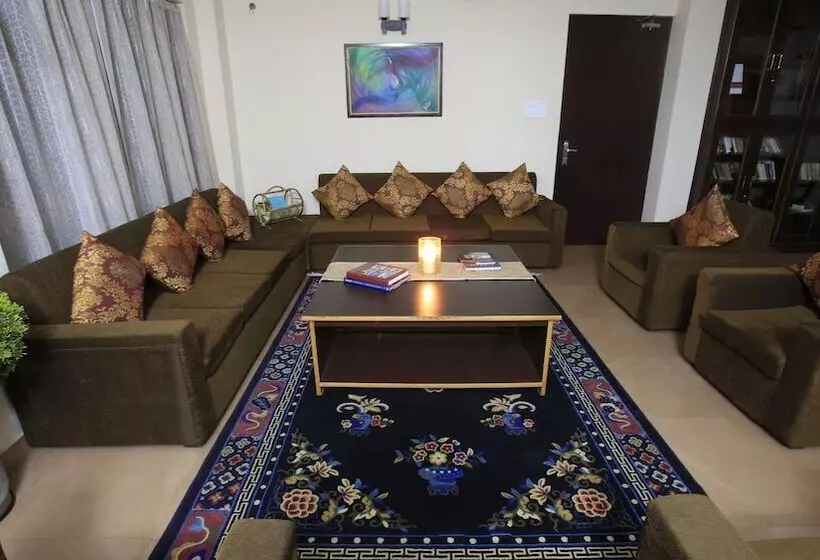 استراحتگاه Martam Retreat