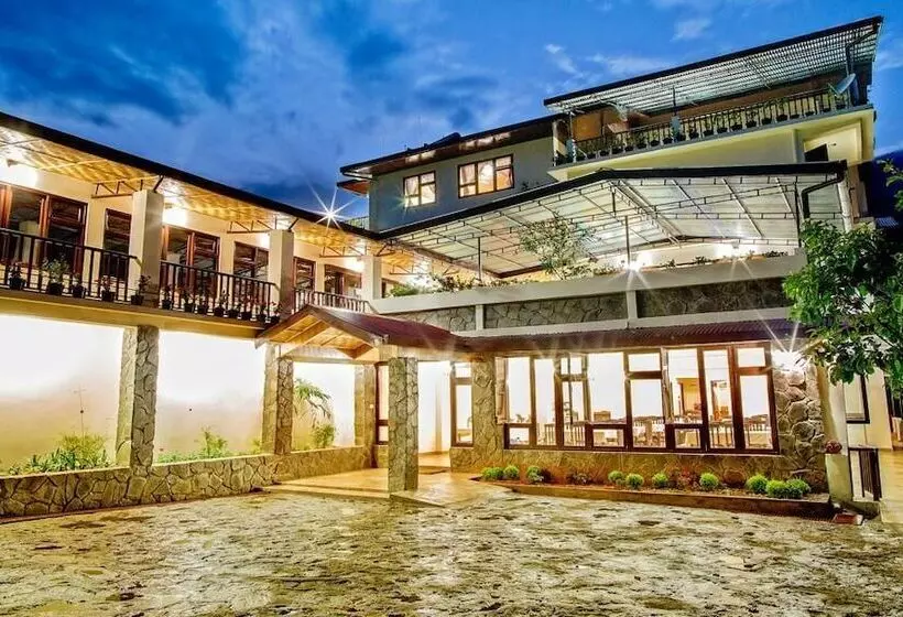 استراحتگاه Martam Retreat