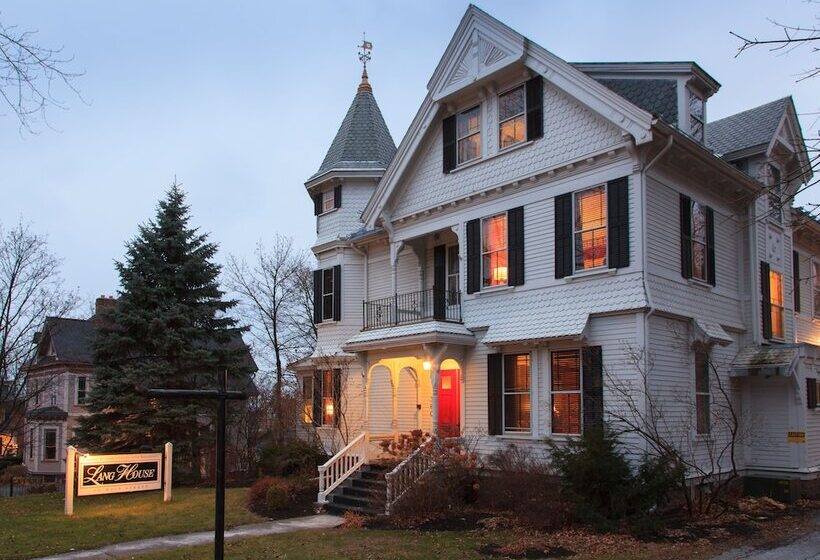 Lang House On Main Street Bed & Breakfast
