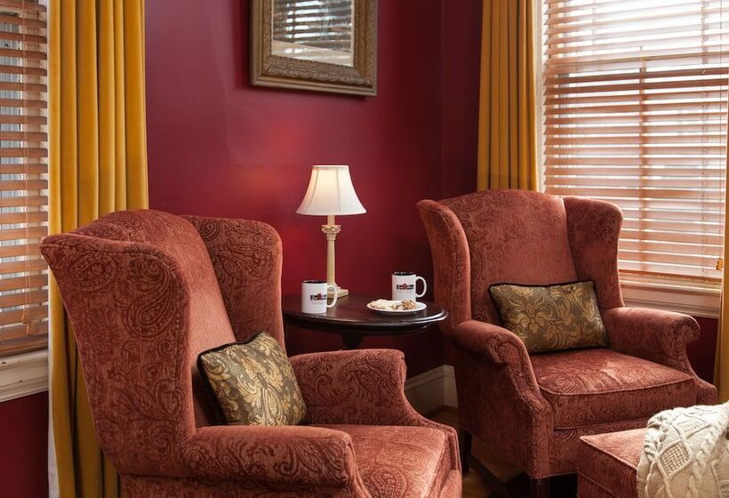 Lang House On Main Street Bed & Breakfast