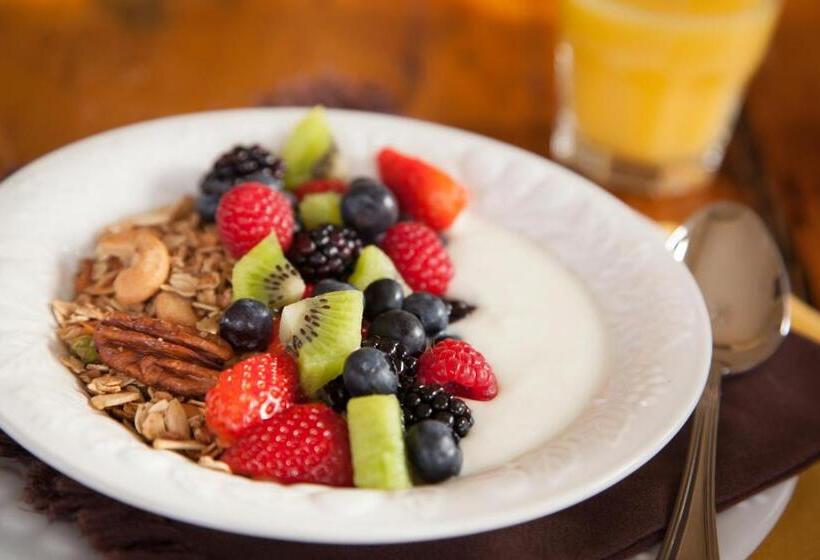 Lang House On Main Street Bed & Breakfast