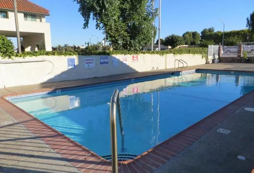Capri Motel
