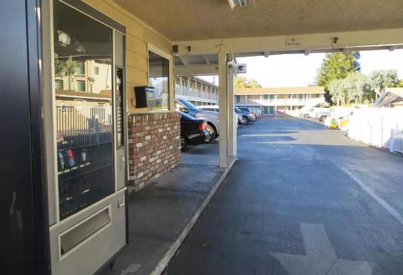 Capri Motel