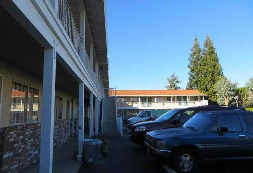 Capri Motel