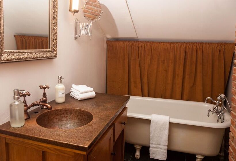 هتل Argos Inn Ithaca S Boutique