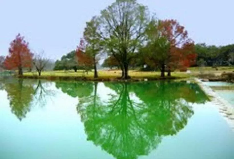 ホテル Blanco Riverside Cottages