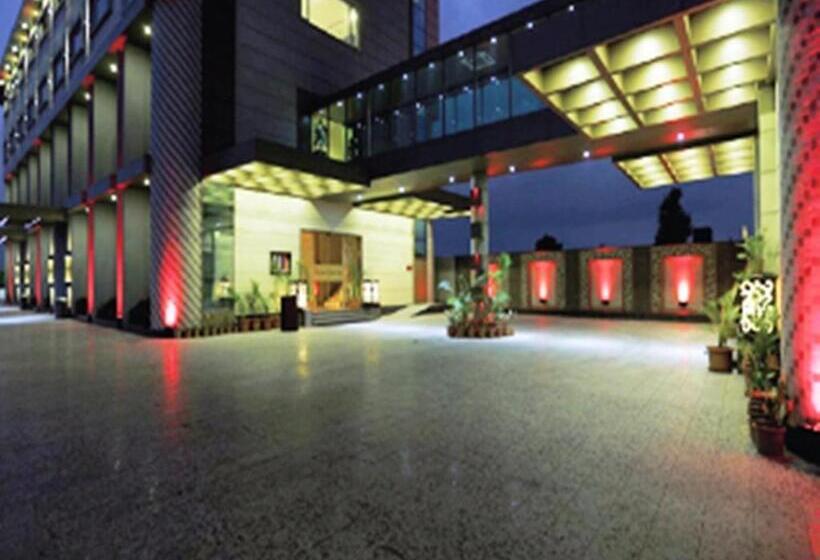 בית מלון כפרי Brijwasi Lands Inn