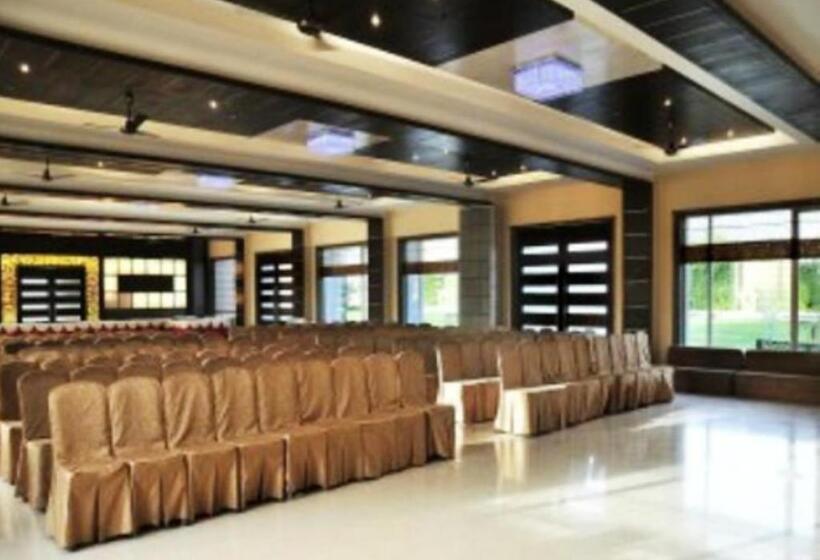 בית מלון כפרי Brijwasi Lands Inn