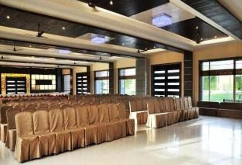 בית מלון כפרי Brijwasi Lands Inn