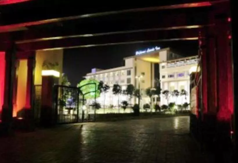 ホテル Brijwasi Lands Inn