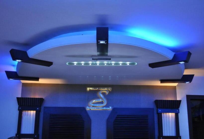 ホテル Solo Victoria