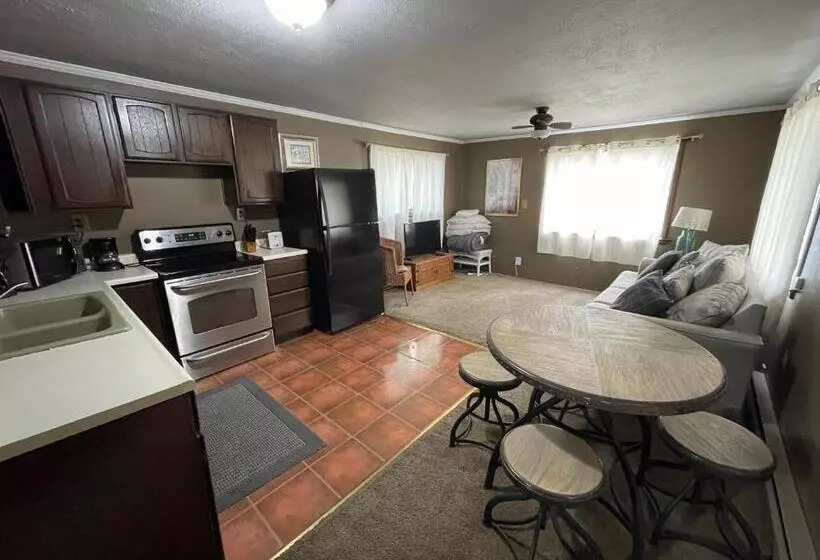 モーテル Adventures Vacation Rentals