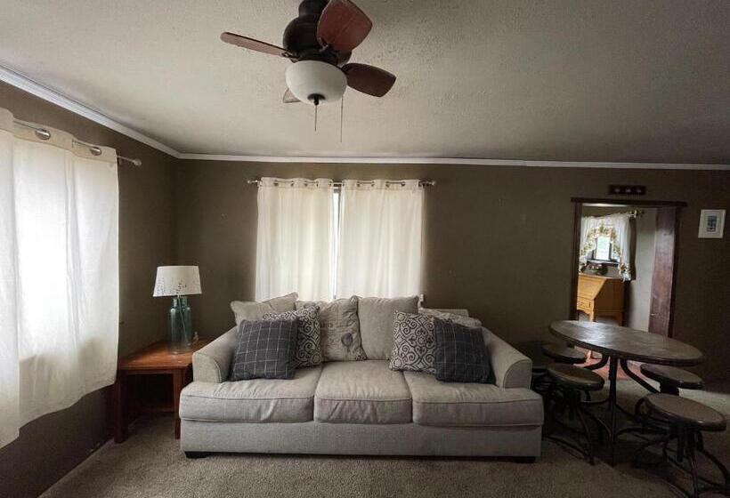 モーテル Adventures Vacation Rentals