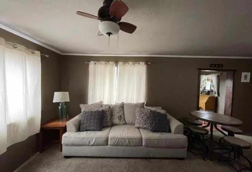 モーテル Adventures Vacation Rentals