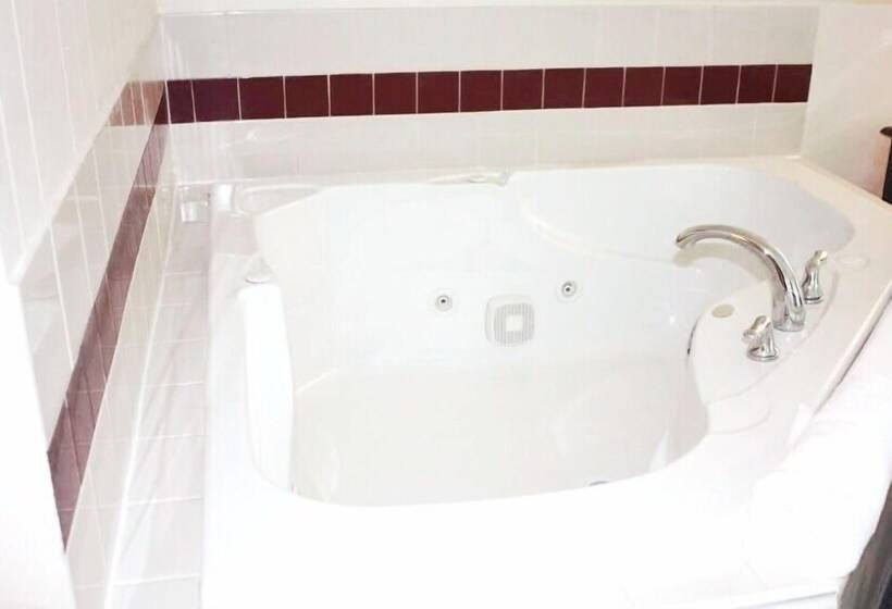 فندق على الطريق Main Street Lodge And Suites