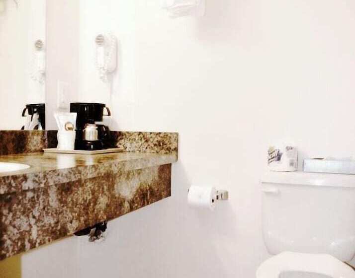 فندق على الطريق Main Street Lodge And Suites