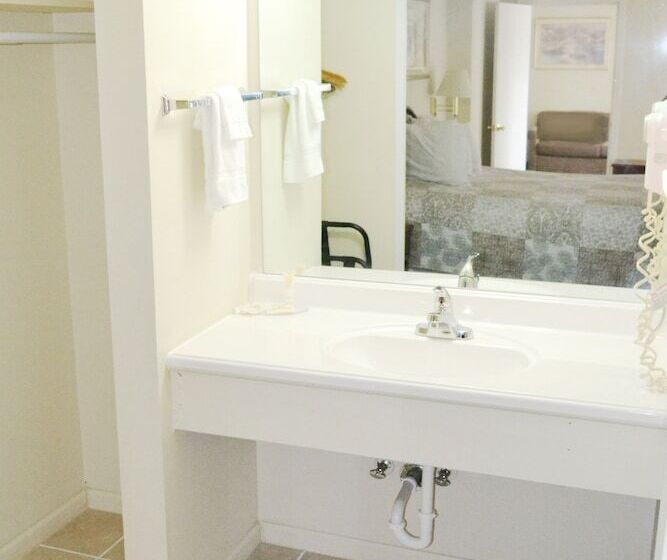 فندق على الطريق Main Street Lodge And Suites