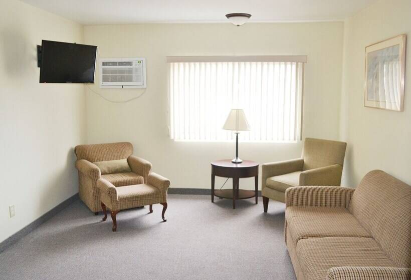 فندق على الطريق Main Street Lodge And Suites