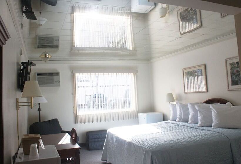 فندق على الطريق Main Street Lodge And Suites