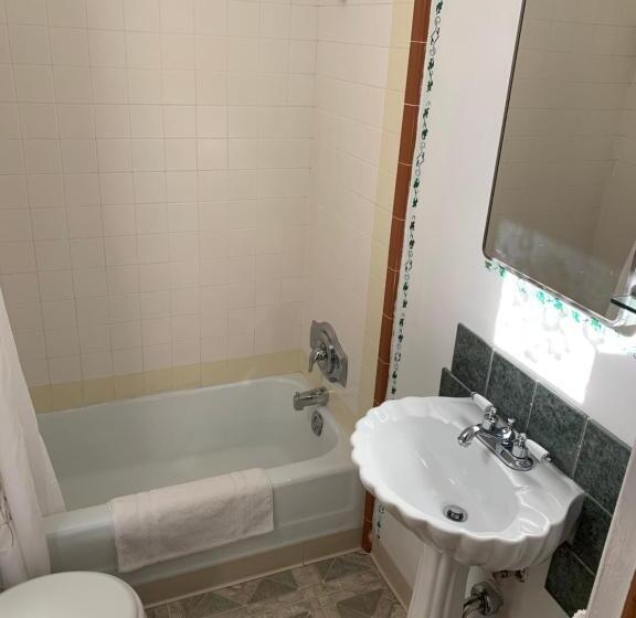 Sugarloaf Mountain Motel