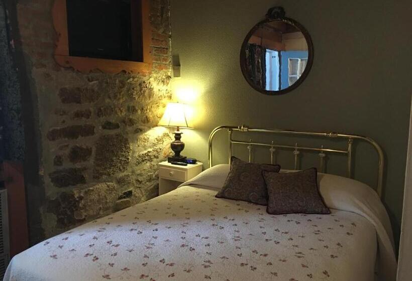 Sugarloaf Mountain Motel