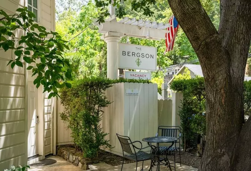 تختخواب و صبحانه The Bergson
