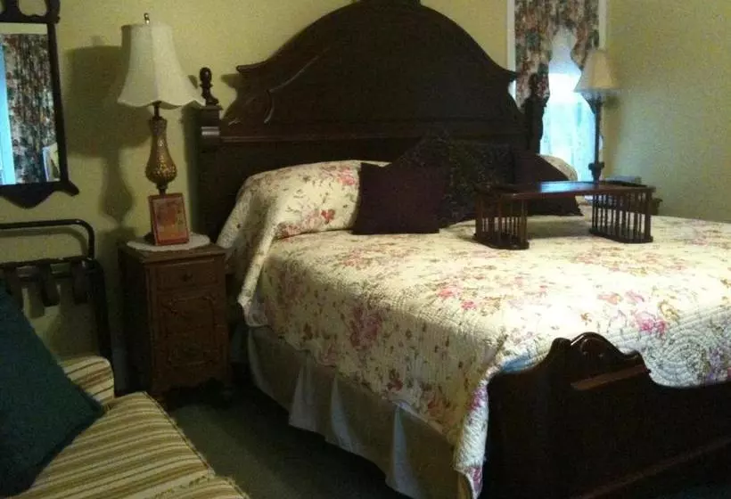 Emerald Necklace Inn Bed And Breakfast