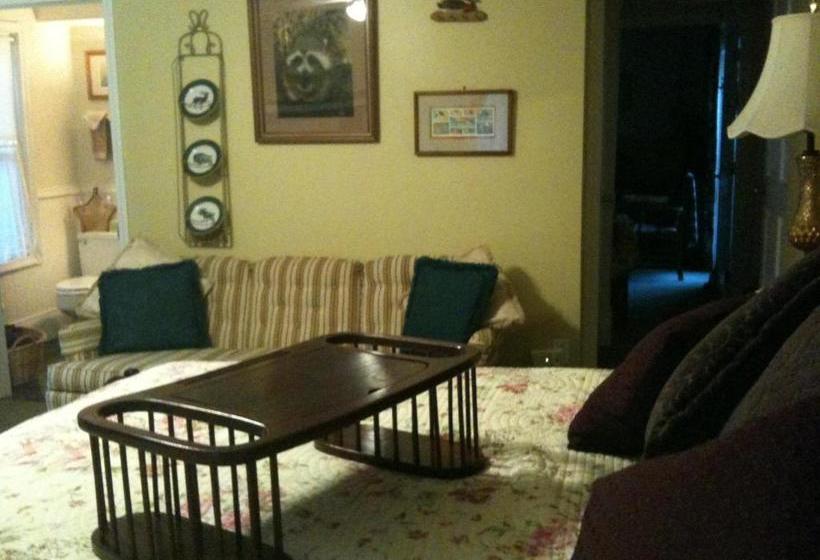 Emerald Necklace Inn Bed And Breakfast