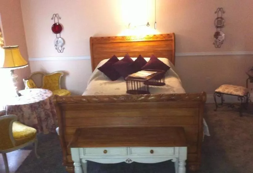 Emerald Necklace Inn Bed And Breakfast