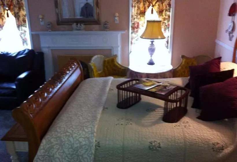Emerald Necklace Inn Bed And Breakfast