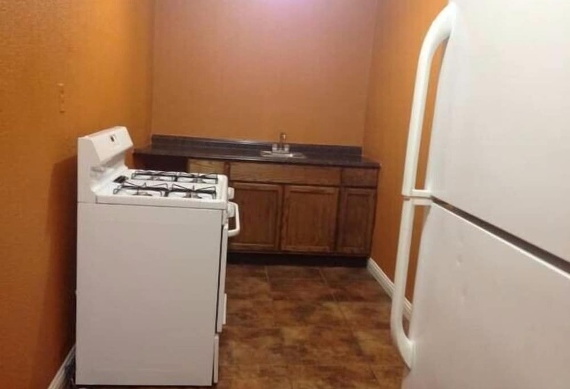 모텔 Budget Inn Magnolia