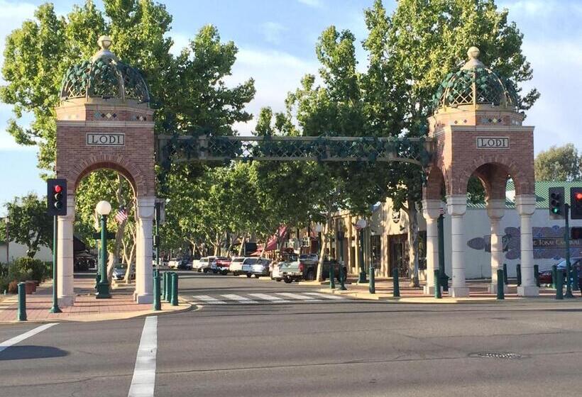 汽车旅馆  Budget Inn Of Lodi